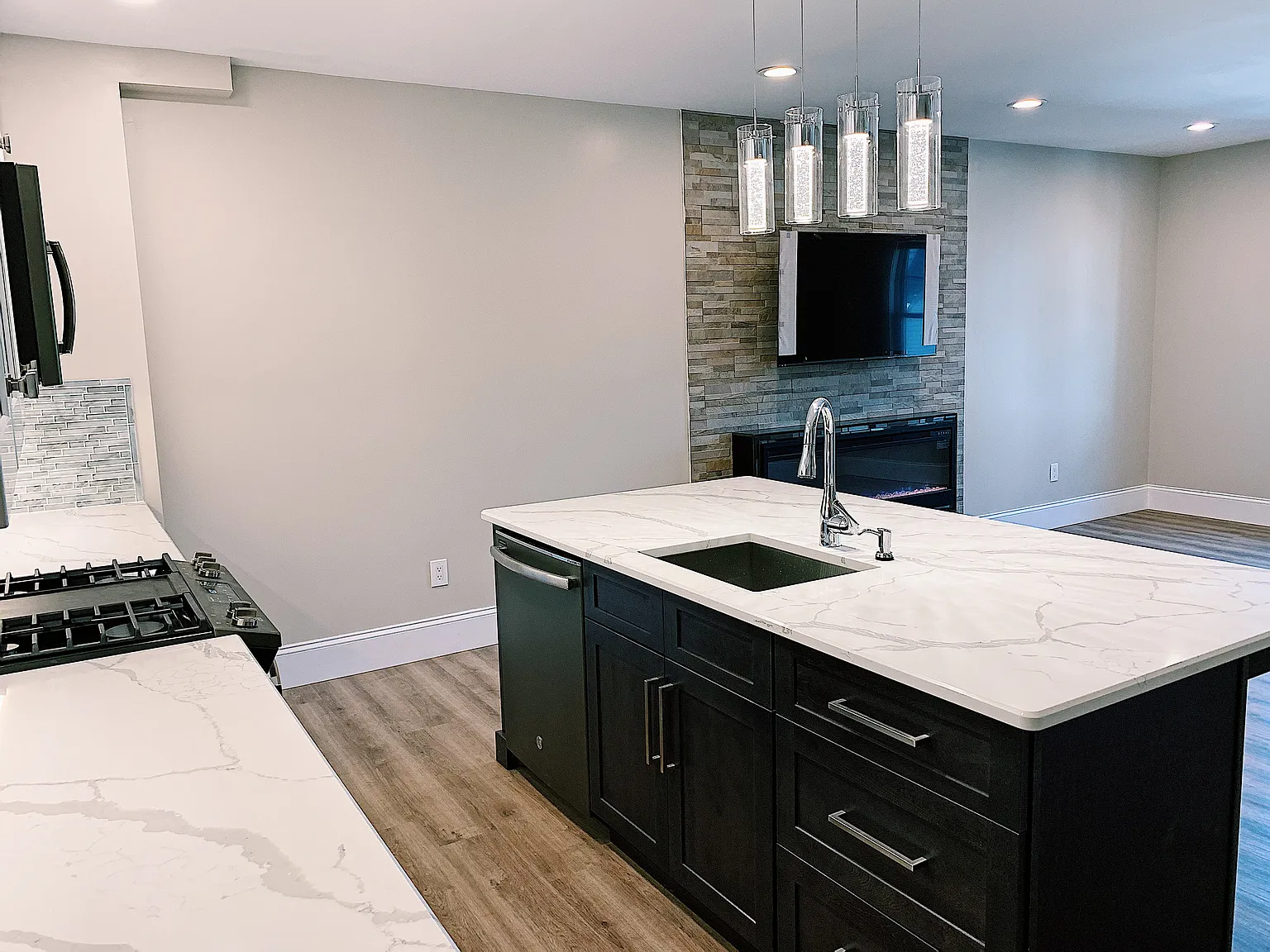 4 bed, 1650 sqft, $5,300 — Photo 2
