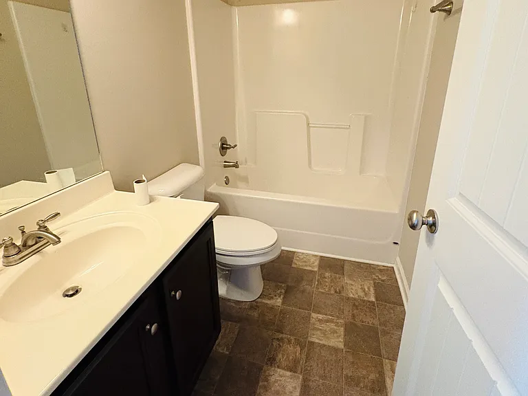 751 Walnut Woods Dr — Photo 8