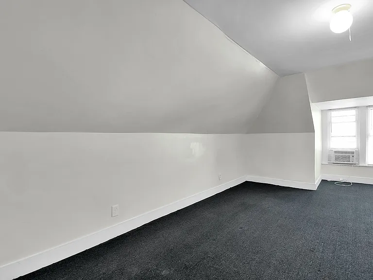1506 Summit St — Photo 16
