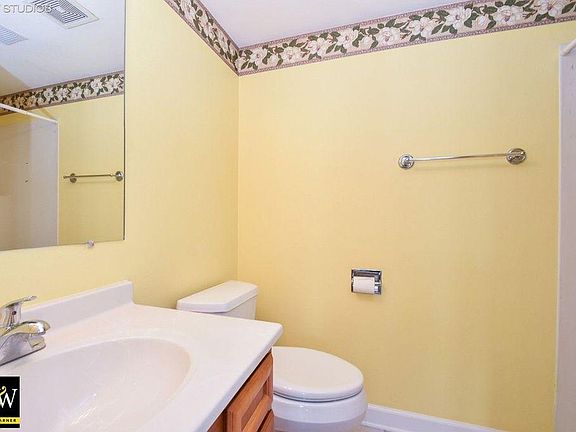 5th image of 15441 Treetop Dr APT 1A