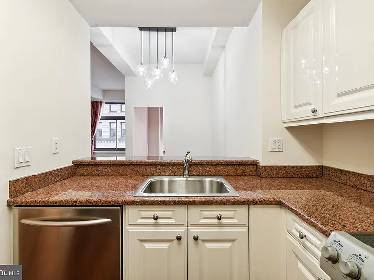 1500 Chestnut St #-4H — Photo 12