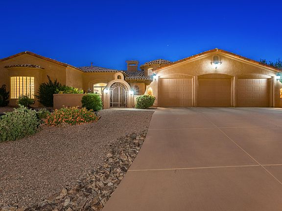 3rd image of 22 W Desert Knoll Pl