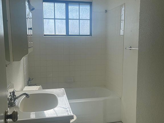 4th image of 1318 N San Mateo Dr