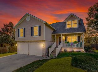 112 NE Madison Ct, Blue Springs, MO 64014
