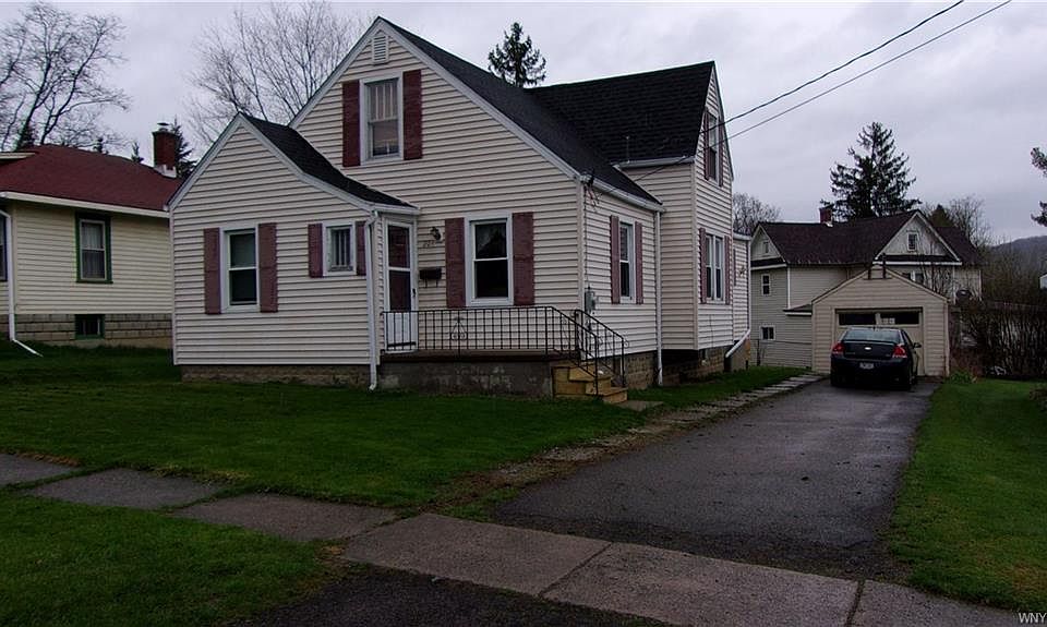 1st image of 204 Stevens St