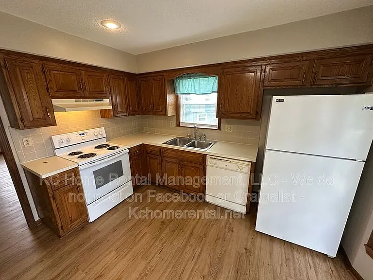 1420 SE 7th Pl — Photo 7