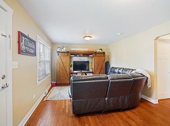 3rd image of 6829 W 113th Pl