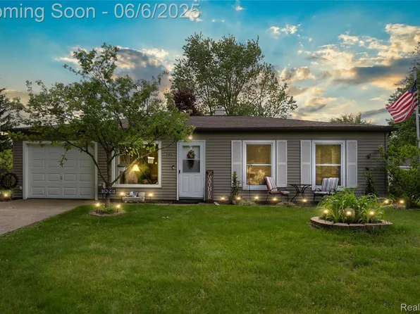 3886 Queensbury Rd, Orion, MI 48359