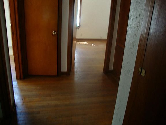 2nd image of 2127 Holly Dr
