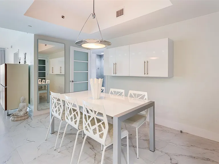 55 SE 6th St #3500 — Photo 11