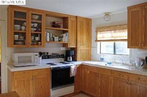 3rd image of 15240 Spence Ct