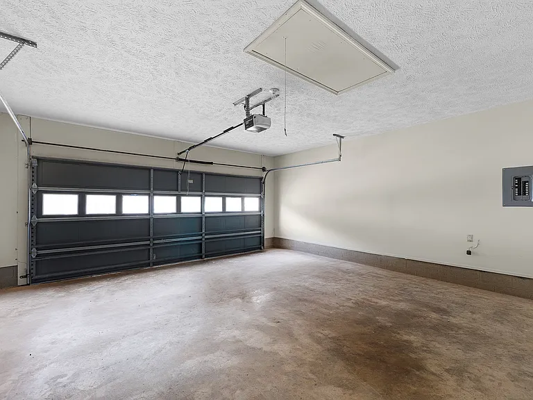 37 Manchester Bay — Photo 12