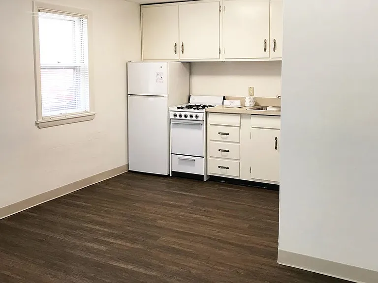 State Street Apartments — Photo 6