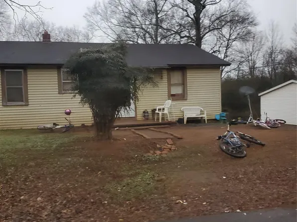 1729 Lakeview Dr, Statesville, NC 28677