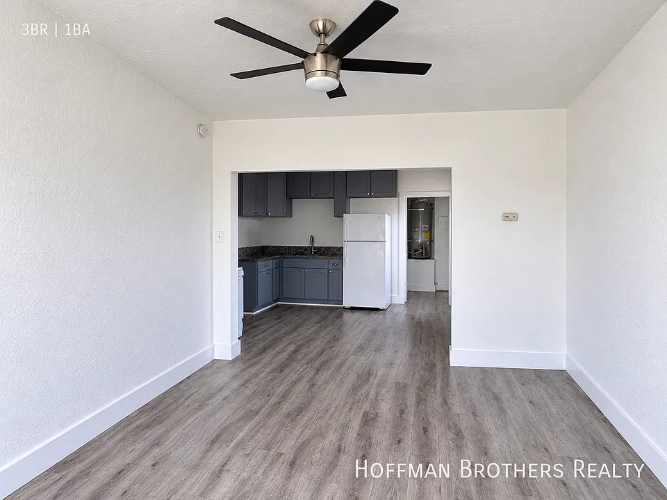 807 1/2 W 43rd St