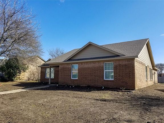 3rd image of 447 Everest Ct