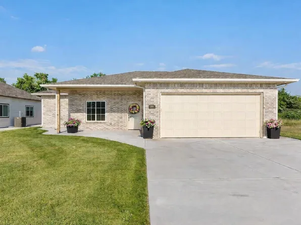 1208 Stutzman St, Halstead, KS 67056