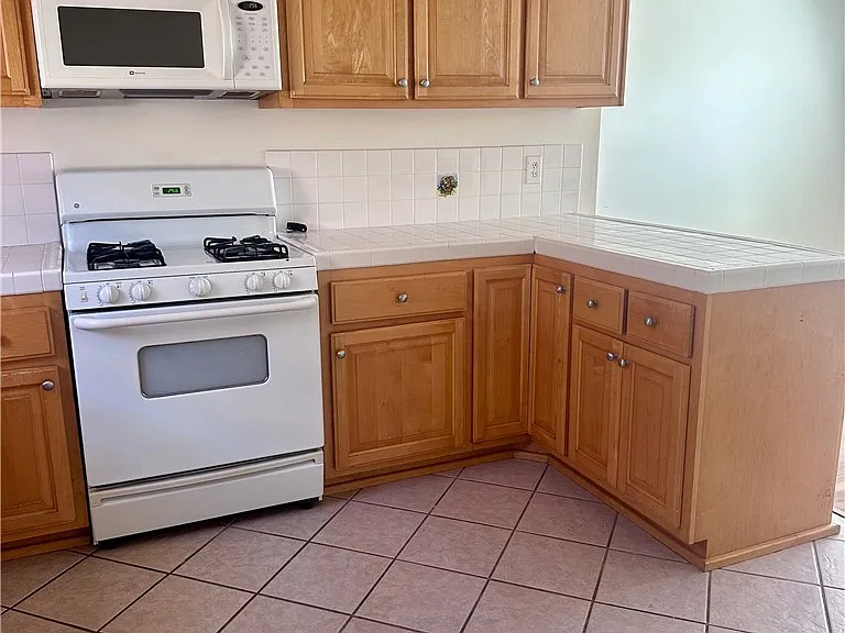 2617 Rockefeller Ln #C — Photo 3