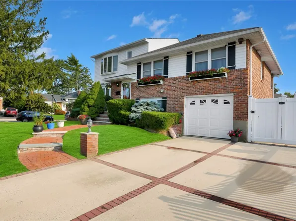 3854 Morton Lane, Seaford, NY 11783