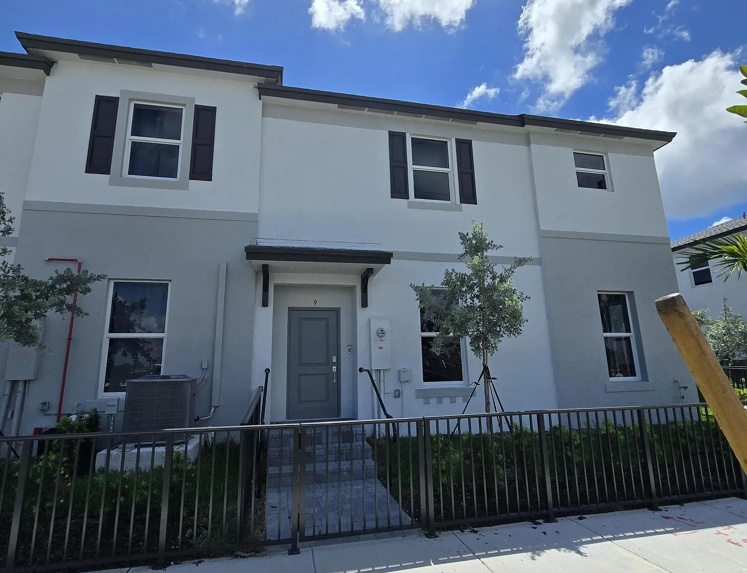 3 bed, 2.5 bath, 1599 sqft, $3,300 — Photo 1