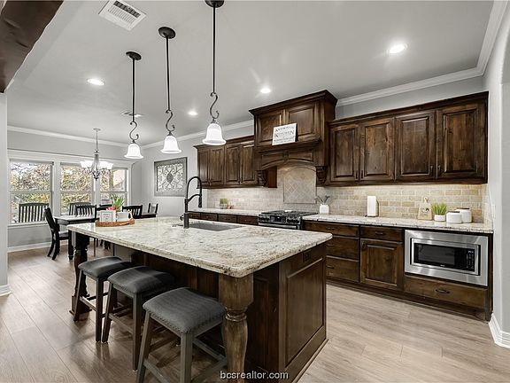 3rd image of 4302 Rock Bend Dr