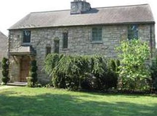 210 Seneca Dr, Pittsburgh, PA 15228