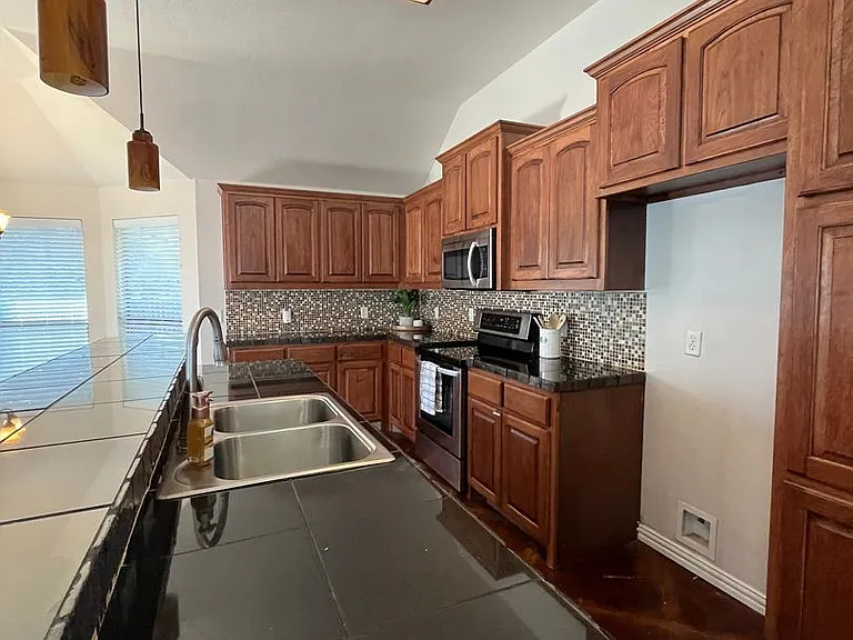 330 Jade Ln — Photo 9