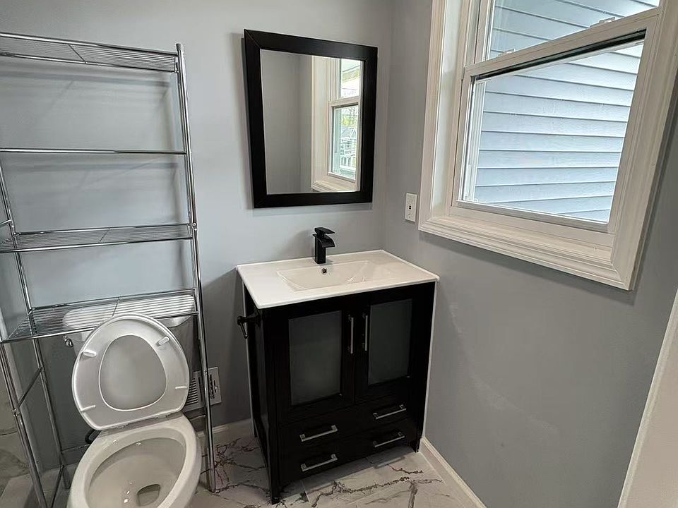 2nd image of 138 N Allen St #2