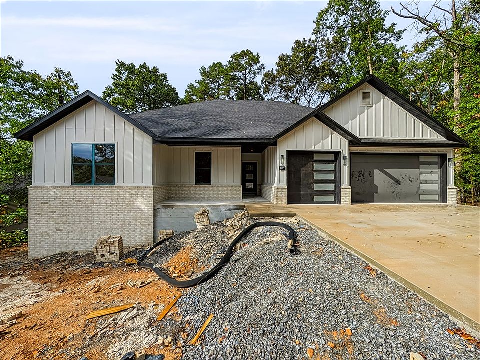 1st image of 9 Winters Ln