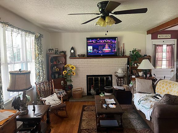 5th image of 219 White Pine Ln