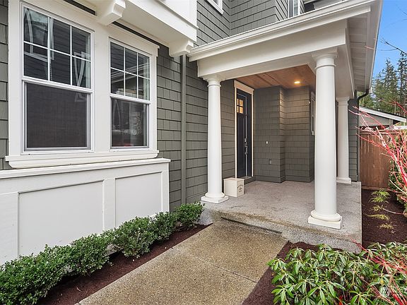 3rd image of 2052 246th Avenue SE