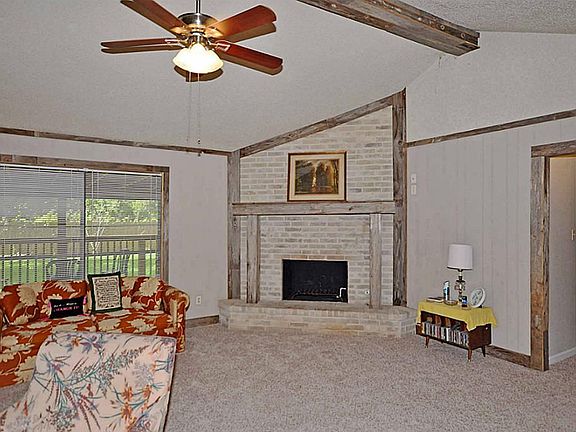 3rd image of 305 Dogwood St