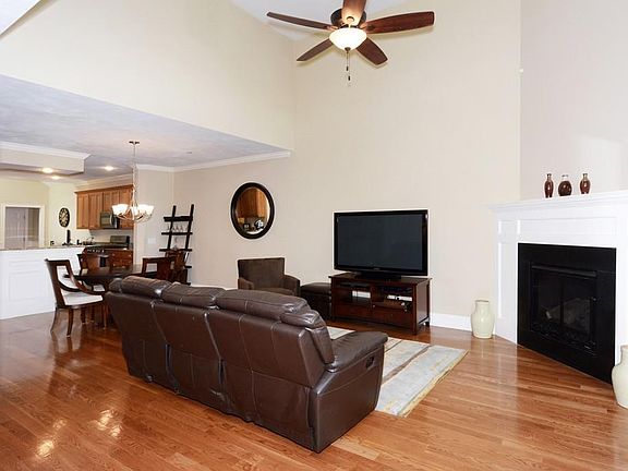 5th image of 21 Lydias Way #21