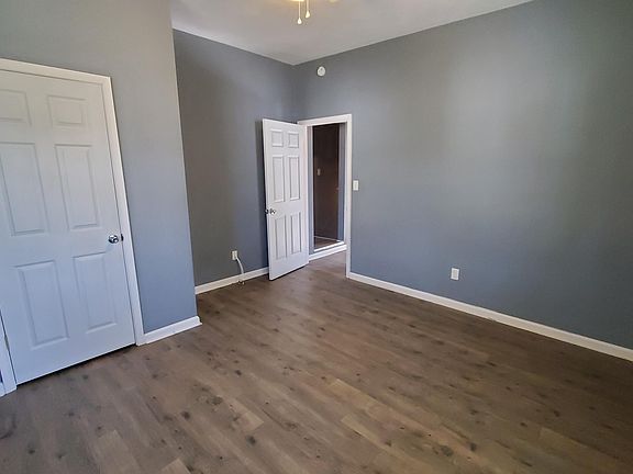 5th image of 467 Vale Ave