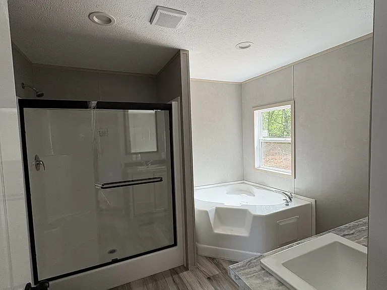 507 Mercedes St — Photo 7