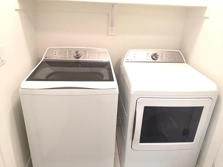 laundry, washer & dryer in unit