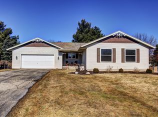 909 W Crownpointe Ct SW, Byron Center, MI 49315