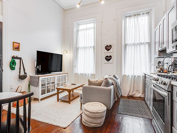 2nd image of 750 S 10th St APT 1