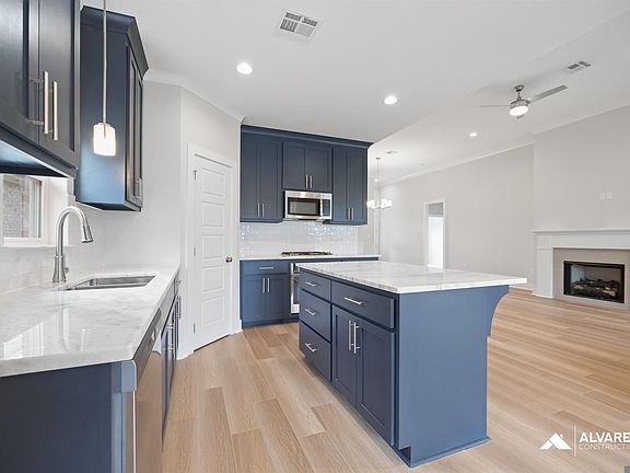 3rd image of 3053 Creekmere Ln