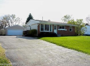 2539 Peters St, Orion, MI 48359