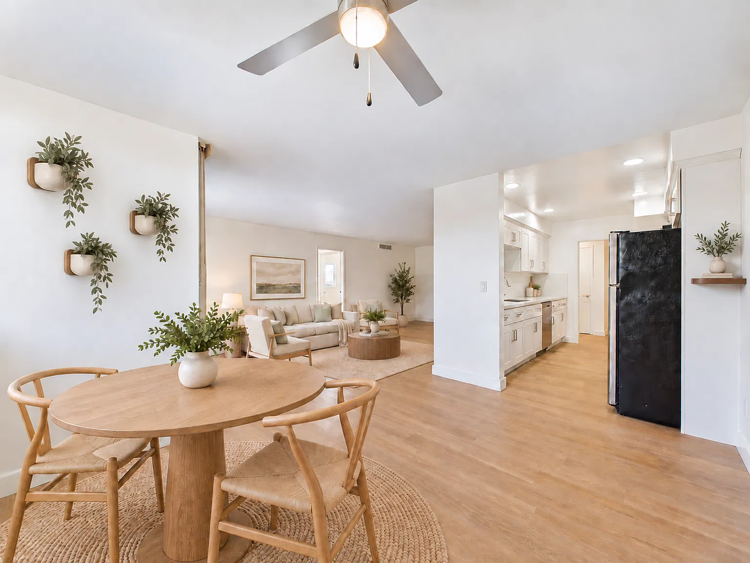 Spacious Living in the Heart of Sherman Oaks — Photo 3