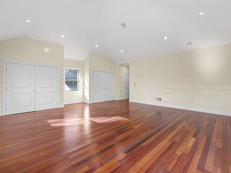 831 Pascack Rd — Photo 15