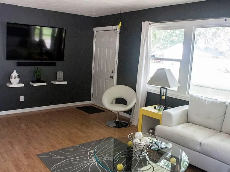 5269 Crescent Dr — Photo 2