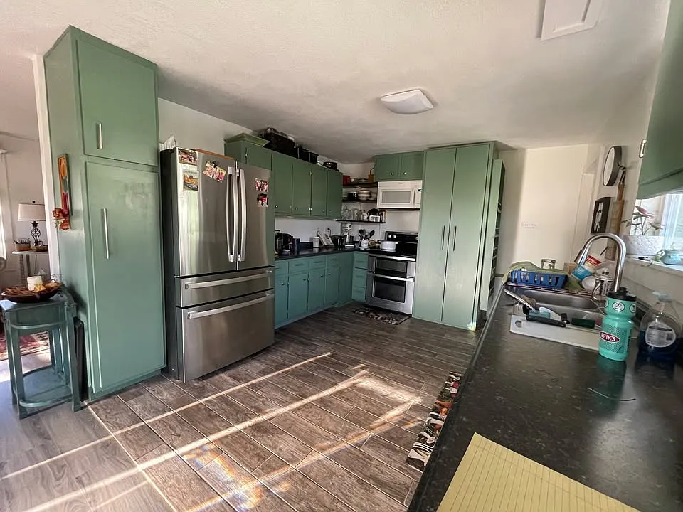 3 bed, 1400 sqft, $2,100 — Photo 3