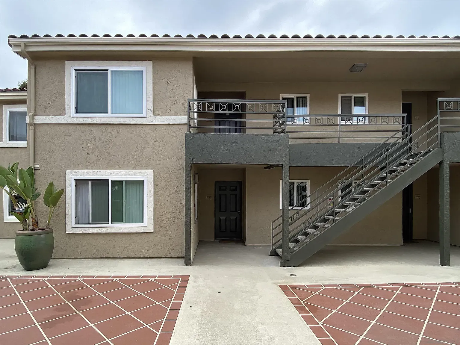 2 bed, 934 sqft, $3,300 — Photo 1