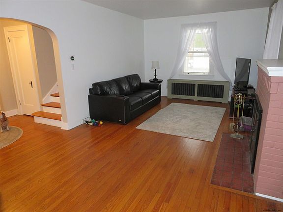 4th image of 209 Euclid Ave