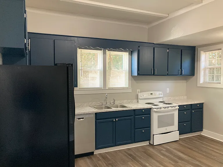 323 D St — Photo 15