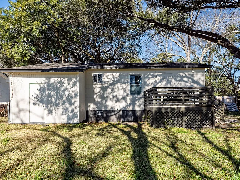 1511 Larry St — Photo 40