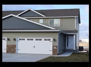 1014 Hummingbird Cir, Waterloo, IA 50702