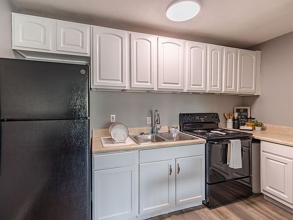 4th image of 1554 Lake Ave #301